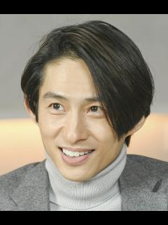 [x]三宅健、滝沢秀明氏の新会社「TOBE」合流を発表 誕生日サプライズに照れ笑い「新生・三宅健にご期待ください」 - YouTube