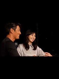 [x]反町隆史＆松嶋菜々子夫妻、終始仲睦まじげなCM撮影 テーブル越しに見つめ合い＆笑い合う姿も SHISEIDO MEN新CM「男の美しさは、肌に ...