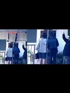 [x]平手友梨奈がアドリブかましてスタッフがおもわず笑ってしまう！ - YouTube