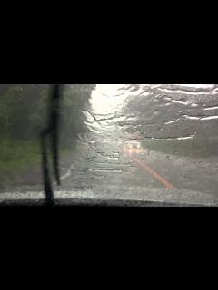 [x]流行のゲリラ豪雨に遭遇 - YouTube