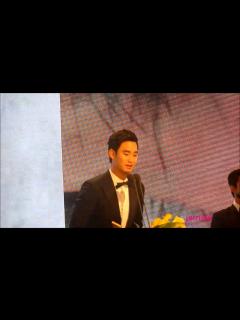 [x]第50回百想芸術大賞 映画部門 男性新人賞 キム・スヒョン 김수현 - YouTube