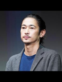 [x]窪塚洋介、長男・愛流と親子で表紙に！「父と言うにはカッコよすぎる」「兄弟に見えます」と反響 - スポーツ報知