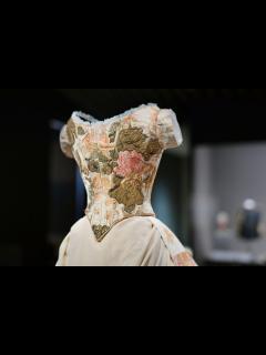 [x]昭憲皇太后の大礼服が展示される またとない機会。明治のエレガンスを 感じに、明治神宮ミュージアムへ | 写真 | 6枚目