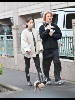 [x]フォトギャラリー1枚目 初のツーショット！大政 絢＆ワンオクギタリストToru「愛犬と一緒に雨上がりの夫婦デート」 | FRIDAYデジタル