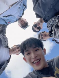 [x]라잌호오오오💙 on X: \생매장 구도가 될 뻔 했지만, 해맑은 리트리버 ...