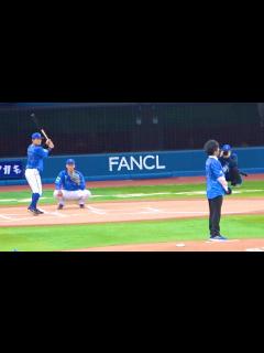 [x]名曲と共にFIELD OF VIEWの浅岡雄也さんが始球式に登場！ 横浜DeNAベイスターズ 2024/4/26 - YouTube