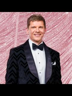 [x]Strictly's Nigel Harman “used to dancing” as he shares musical theatre past
